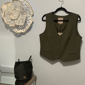 Autres filles NWT Olive Green vest size extra large